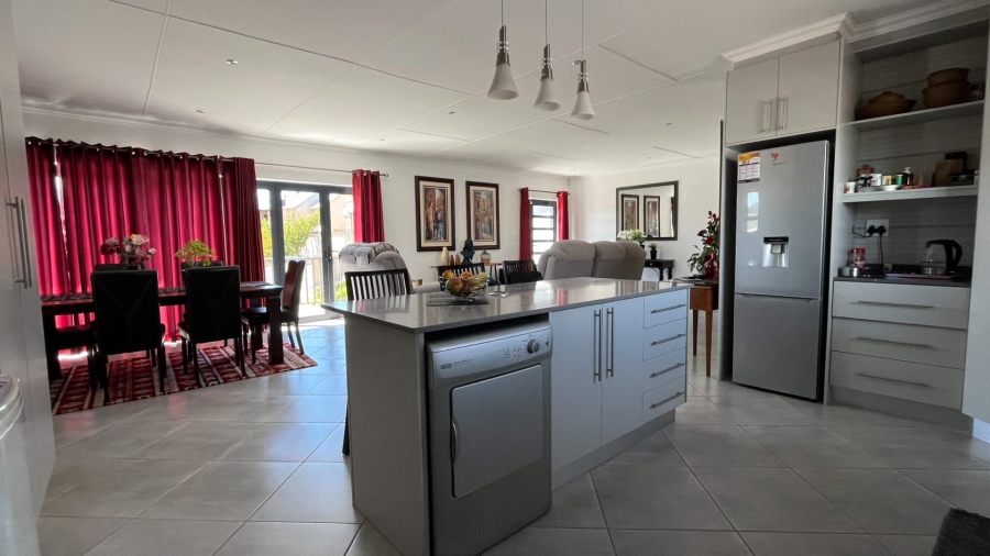 2 Bedroom Property for Sale in Reebok Western Cape